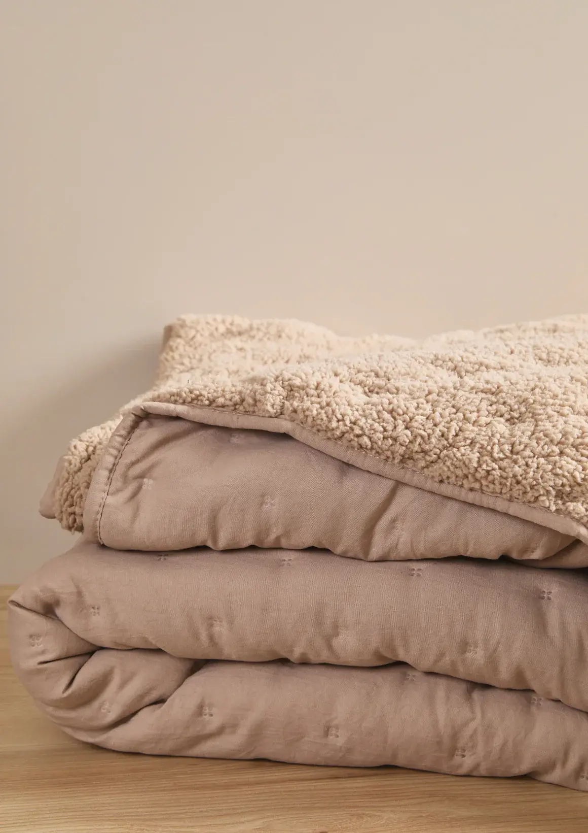 cubrecama sherp beige (1) Cubrecama Clara sherpa - Imagen 1